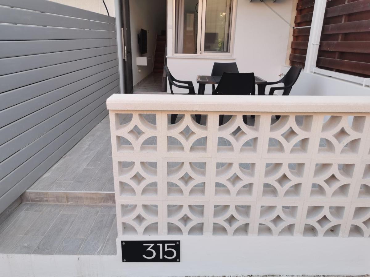 Eros Maisonette In Latchi Area Just 700 Meters Or One-Minute Drive From Polis Municipal Beach Exterior foto